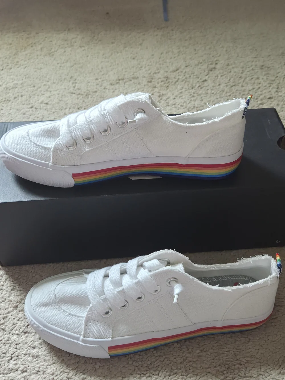 Jellypop White Canvas Slip On Sneakers Rainbow Stripe Midsole Size 7 Women's